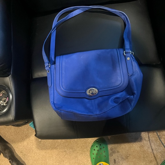 Vibrant Blue Shoulder Bag with Structured Design and Metallic Accents - Picture 2 of 11